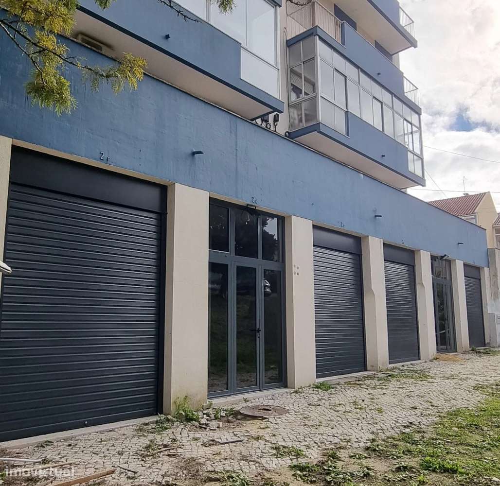 Armazém Feijó- 240m2 com 4 portões e 2 portas de vidro - Grande imagem: 1/12