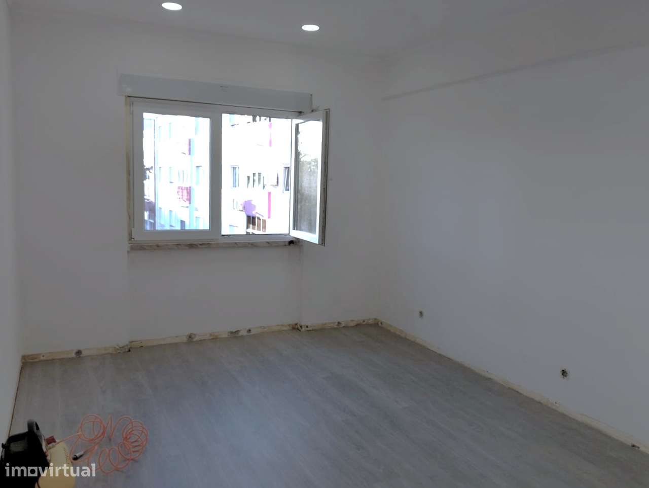 Apartamento T3 Totalmente Remodelado-12