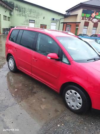 Dezmembram Volkswagen Touran din 2005, 2.0 Diesel, cod motor: AZV, Rosu - 1