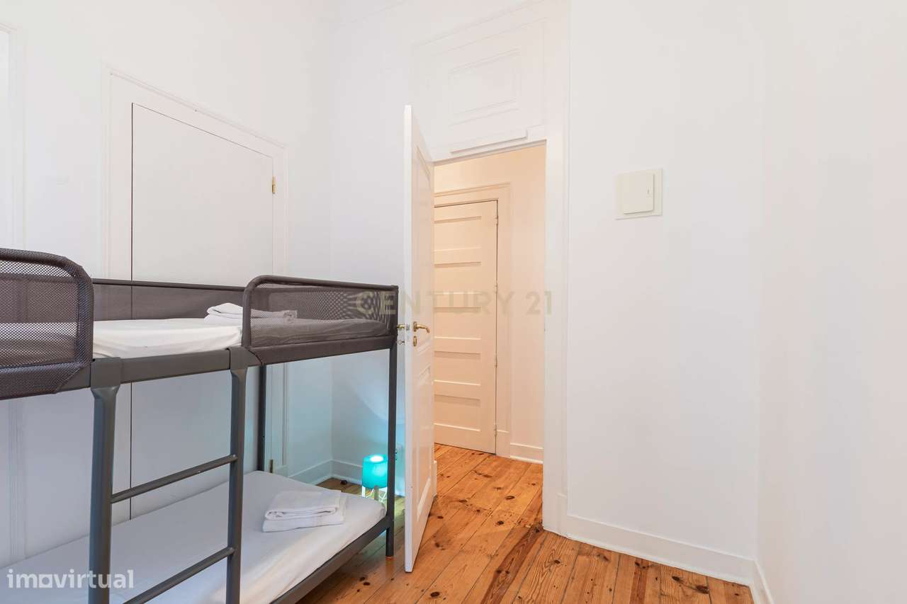 Descubra o Charme da Rua da Bombarda: T3 com Terraço e Vista Deslumbra-17