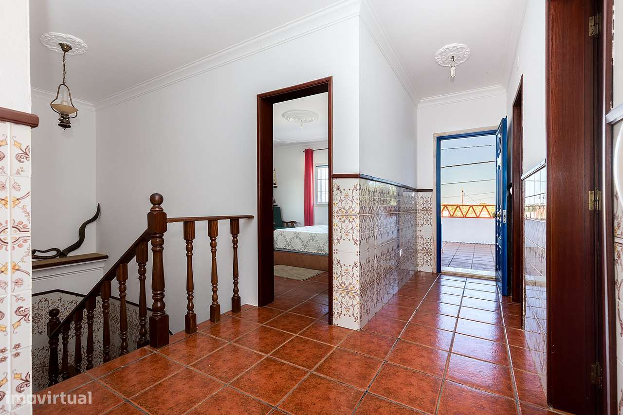Moradia Isolada T4+2 com 245 m2 em Lote com 961 m2 na Aldeia de Nora,-15