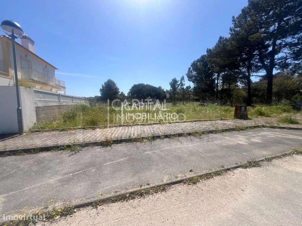 Moradia Isolada V3 em Construção localizada em Sesimbra-5