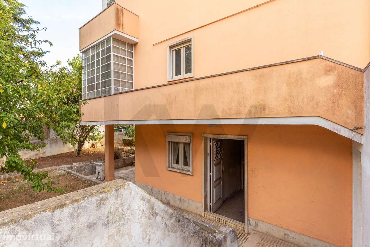 Moradia isolada para (sonhar e) remodelar | 300m2 área | Jardim à volt-29