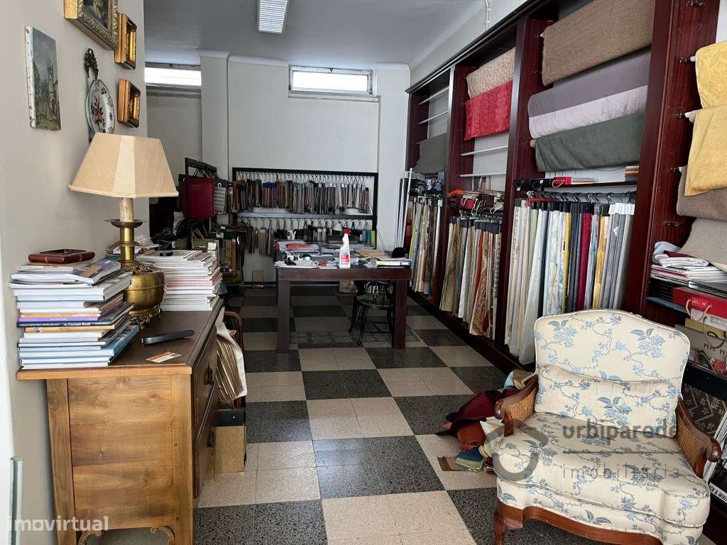 Loja em Oeiras com 400m2, com dois pisos, disponível.-11