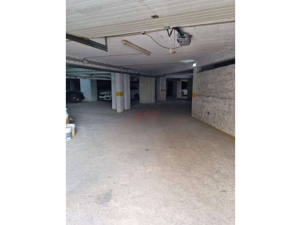 Lugar de garagem na Praia da Rocha - Grande imagem: 4/9