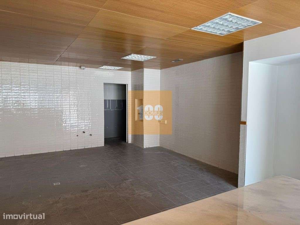 Loja de excelência junto à Rotunda da Boavista - Grande imagem: 4/26