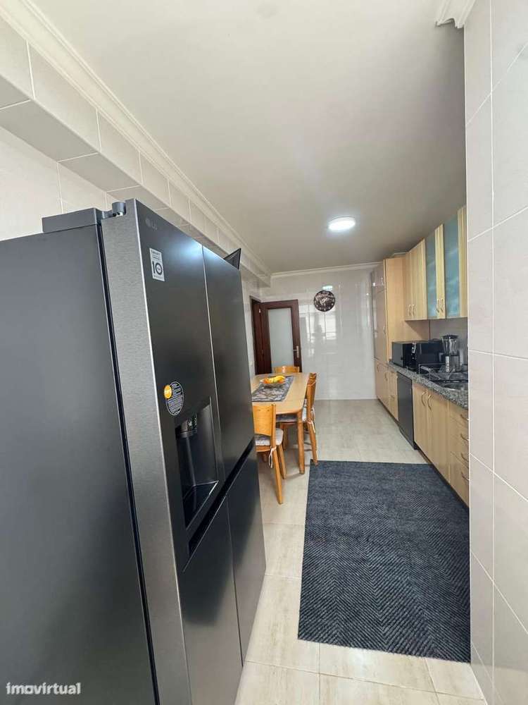 Apartamento T 3 em bom estado próximo Praia vila Cha-8