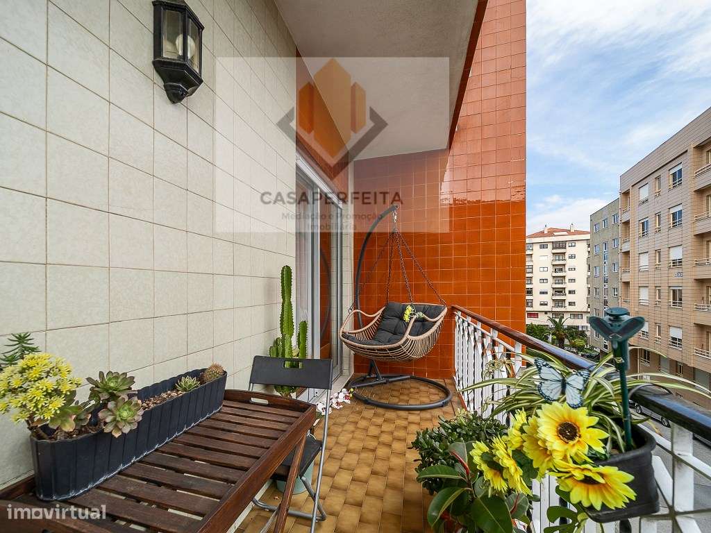 Apartamento T3 Renovado com Varandas, Lugar Garagem e Arrumo - Cent...-5
