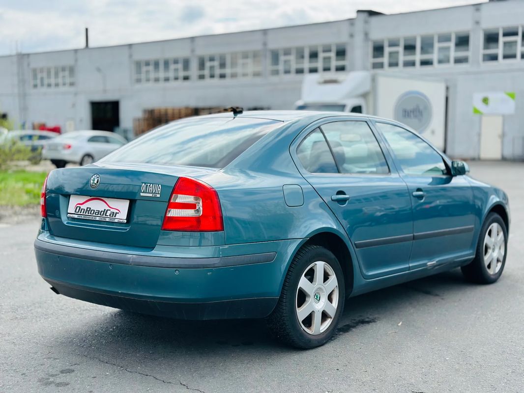 Skoda Octavia 1.6 FSI Elegance Aut - 3
