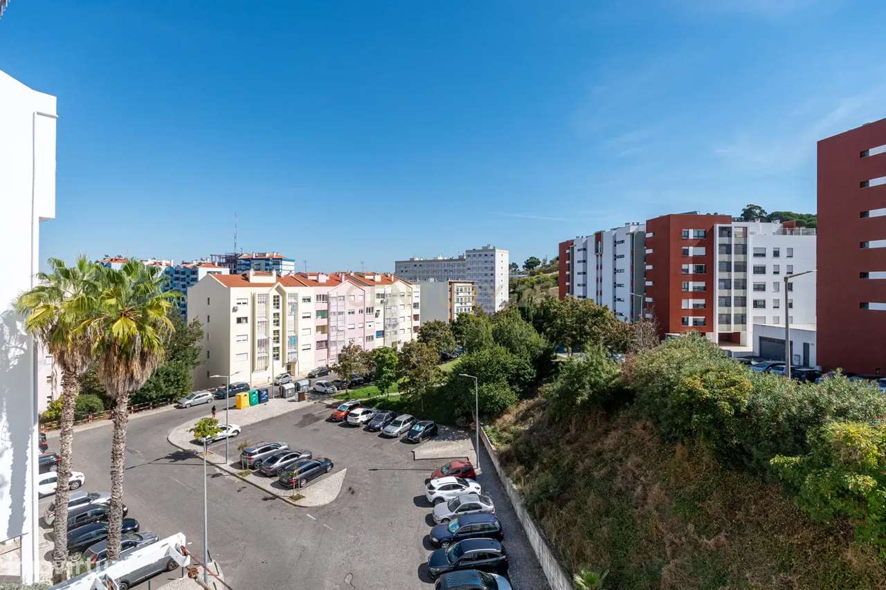 Excelente apartamento T2, com 2 elevadores em Loures.-24