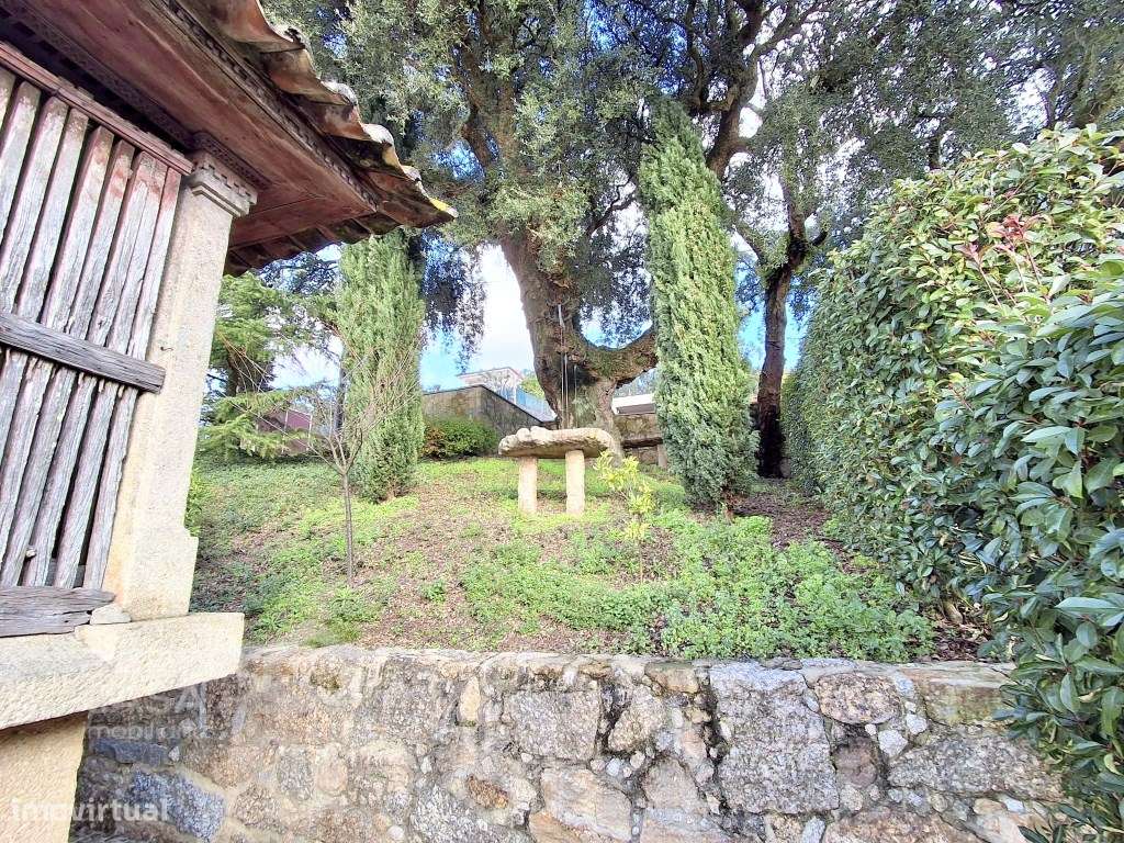 Moradia T4 em pedra, com piscina em Airó - Barcelos-41