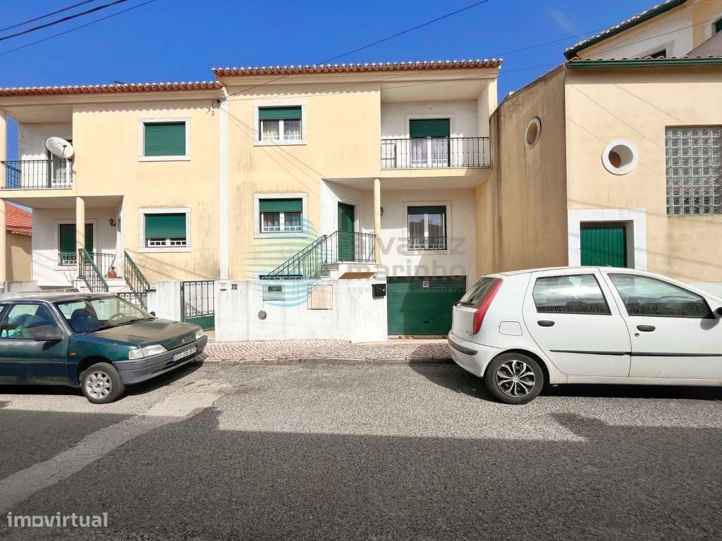 Moradia V3 situada no centro do Bombarral-27