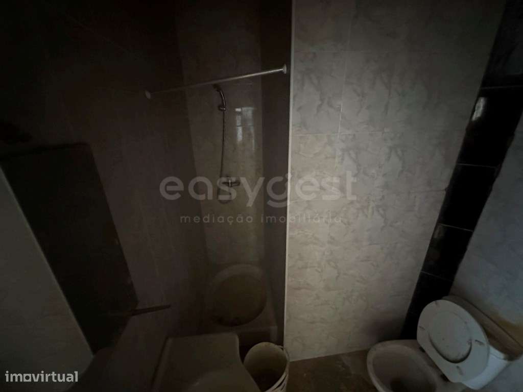 Moradia em Banda T4 situada no centro do Lavradio - Grande imagem: 4/8