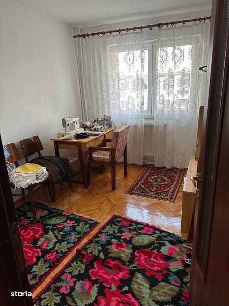 Apartament cu 4 camere decomandat in Ostroveni