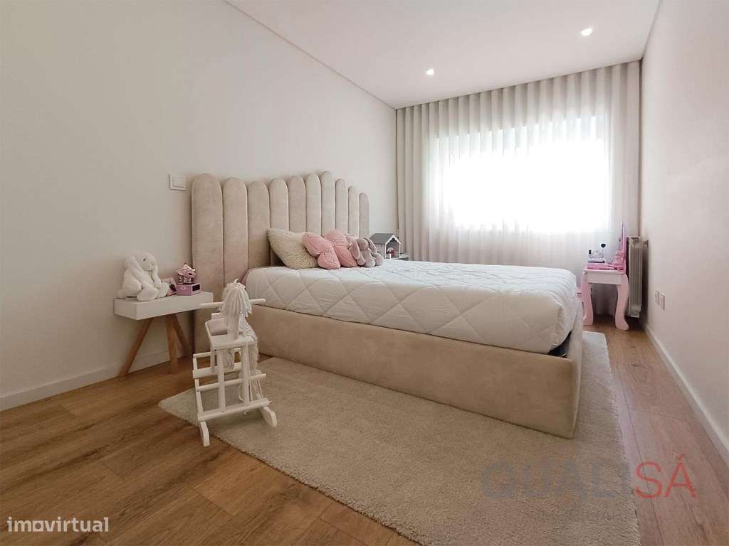 Apartamento T3 de gaveto com varandas, garagem fechada e excelentes...-25