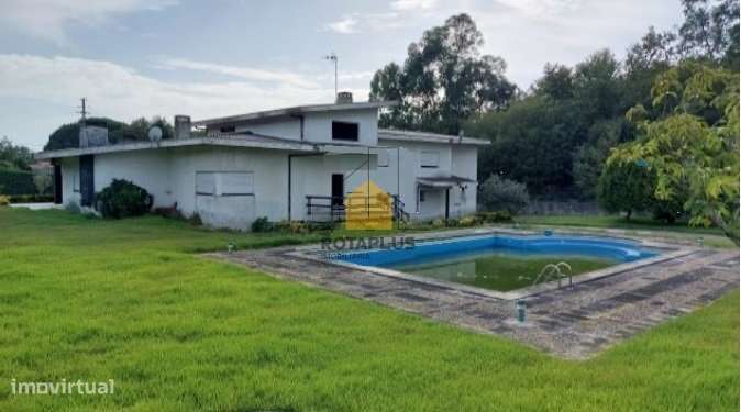 Moradia T5 com Piscina em V. N. Famalicão-1