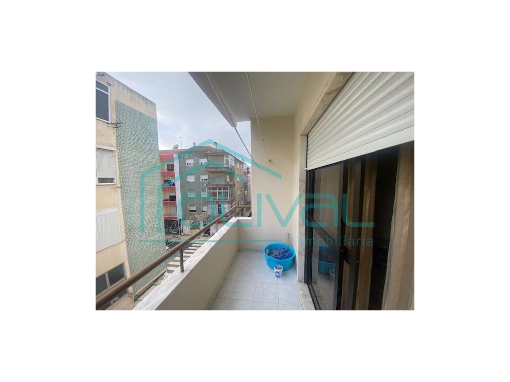 Apartamento T3 à venda em Alverca-22