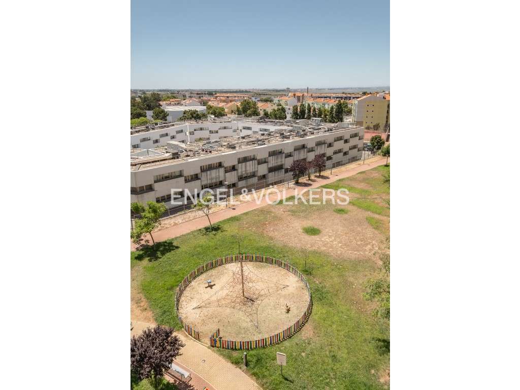 Exclusivo Duplex T2+1 com Terraço Privativo e Vista Panorâmica-24