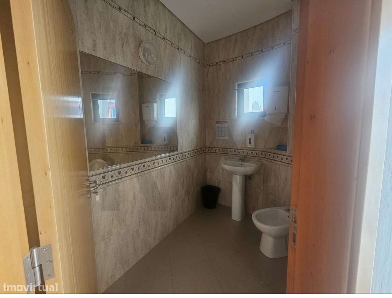 Armazém 767m2 com terreno 1854m2-31