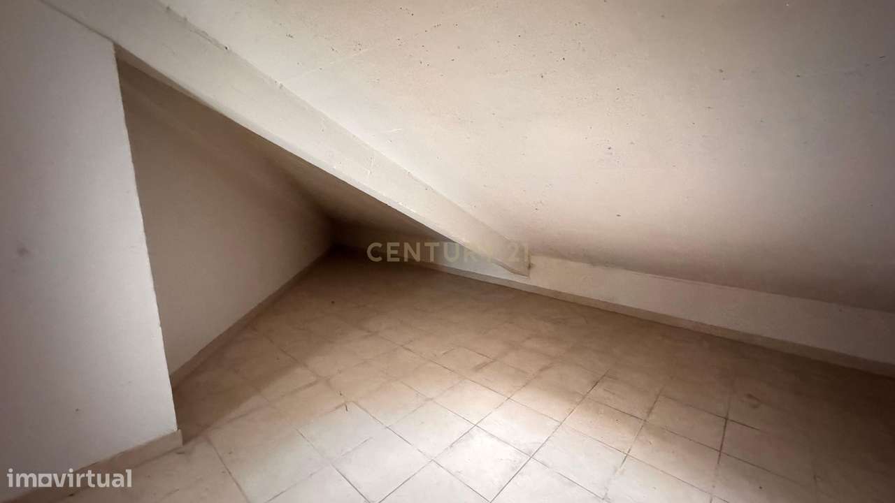 Excelente T4 no Montijo com Garagem e Arrecadação.-40