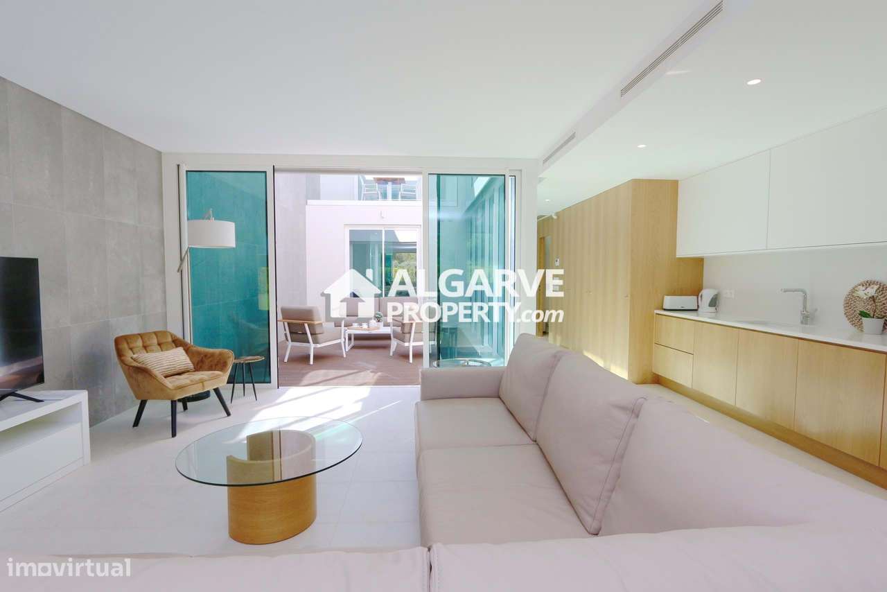 Moderna moradia V3 num luxuoso condominio fechado junto Marina de Vila - Grande imagem: 4/42