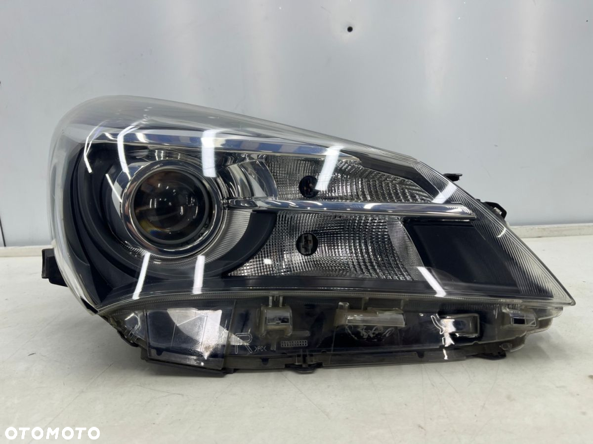 Lampa reflektor Toyota Yaris 3 III LIFT 14-20r. PRAWA przednia soczewka  BEZ LEDU - 2