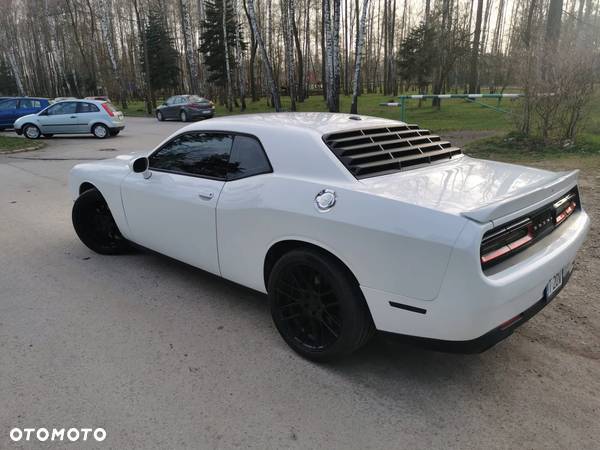 Dodge Challenger 5.7 R/T - 8