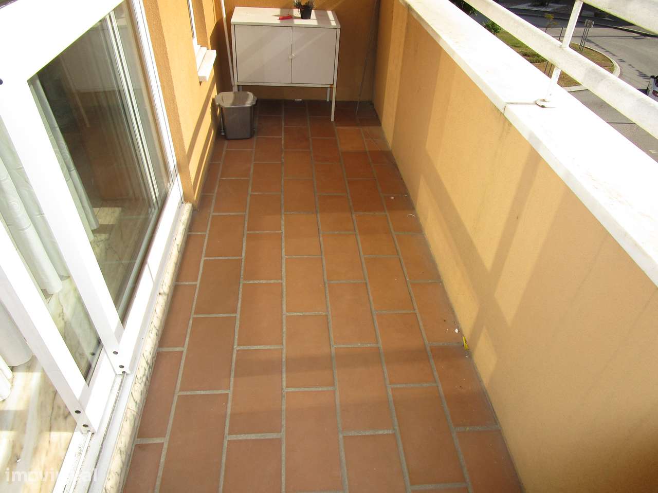 Apartamento T3 com garagem fechada-2