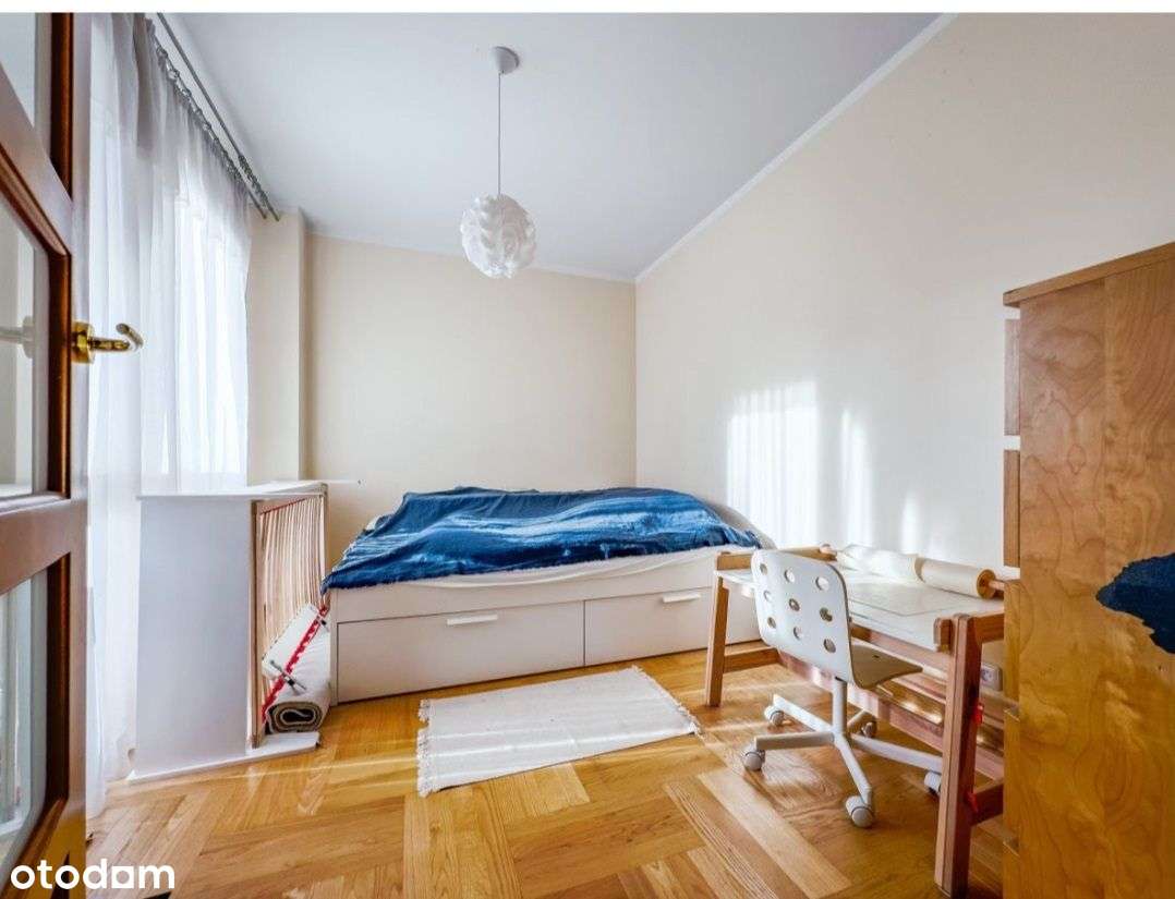 *czechów*2003 rok*3-4 pokojowe*1 pietro*-4