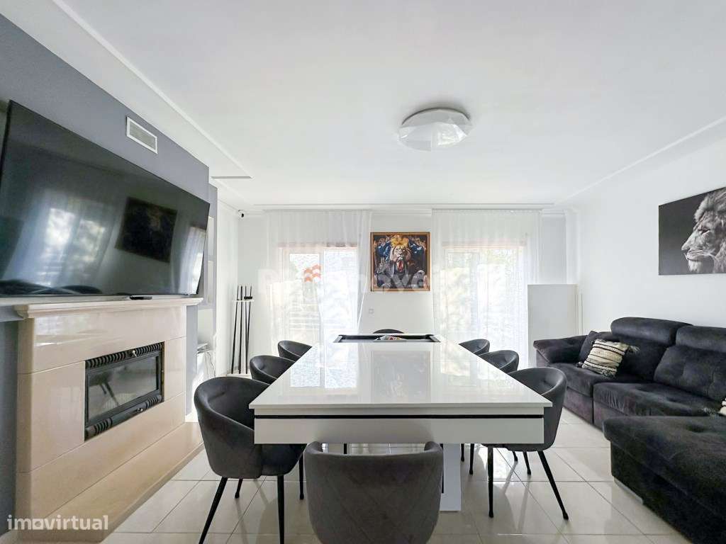 Apartamento T3 c/ Garagem, Sótão e 2 Varandas - Santarém-15