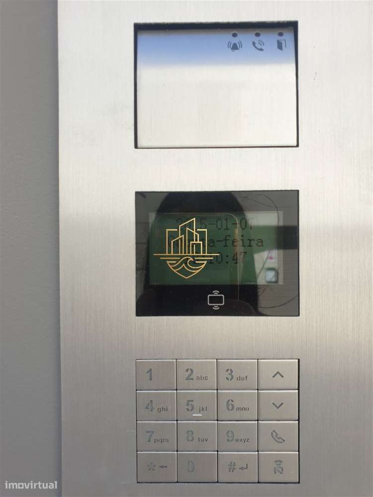 Apartamento T0+1 Turnkey Premium com Garagem e Duas Varandas — Centro-24