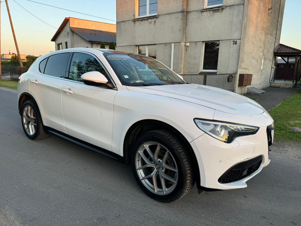 Alfa Romeo Stelvio 2017