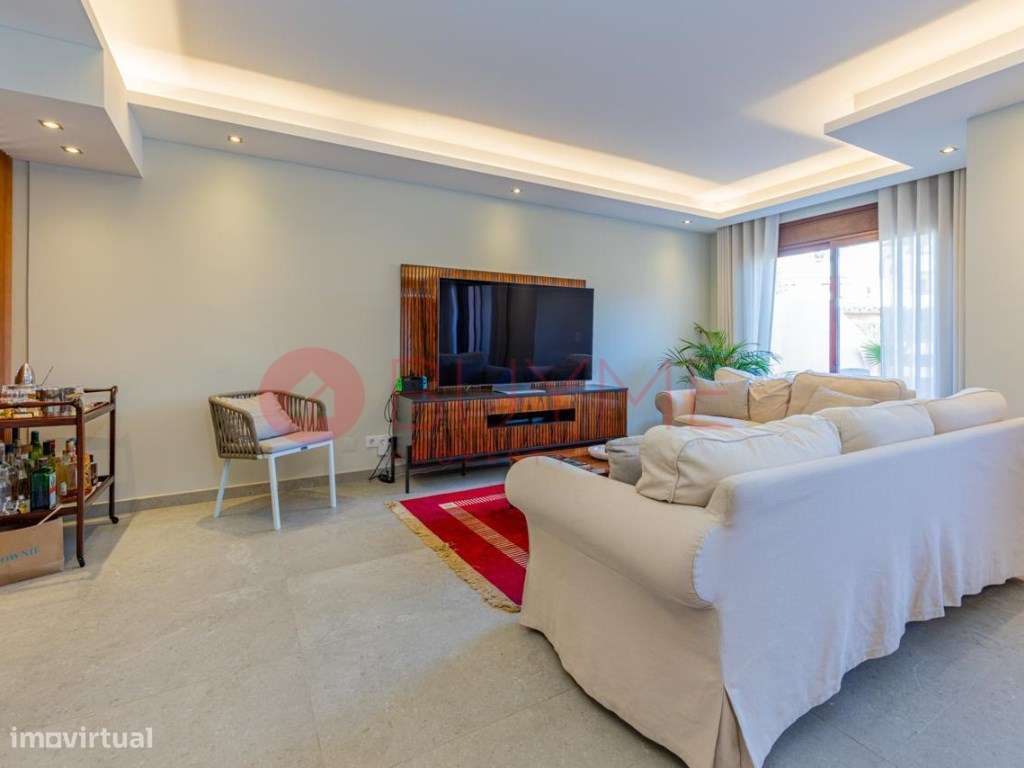 Moradia T4 Renovada com Terraço e Piscina no Vila Sol - Grande imagem: 4/39