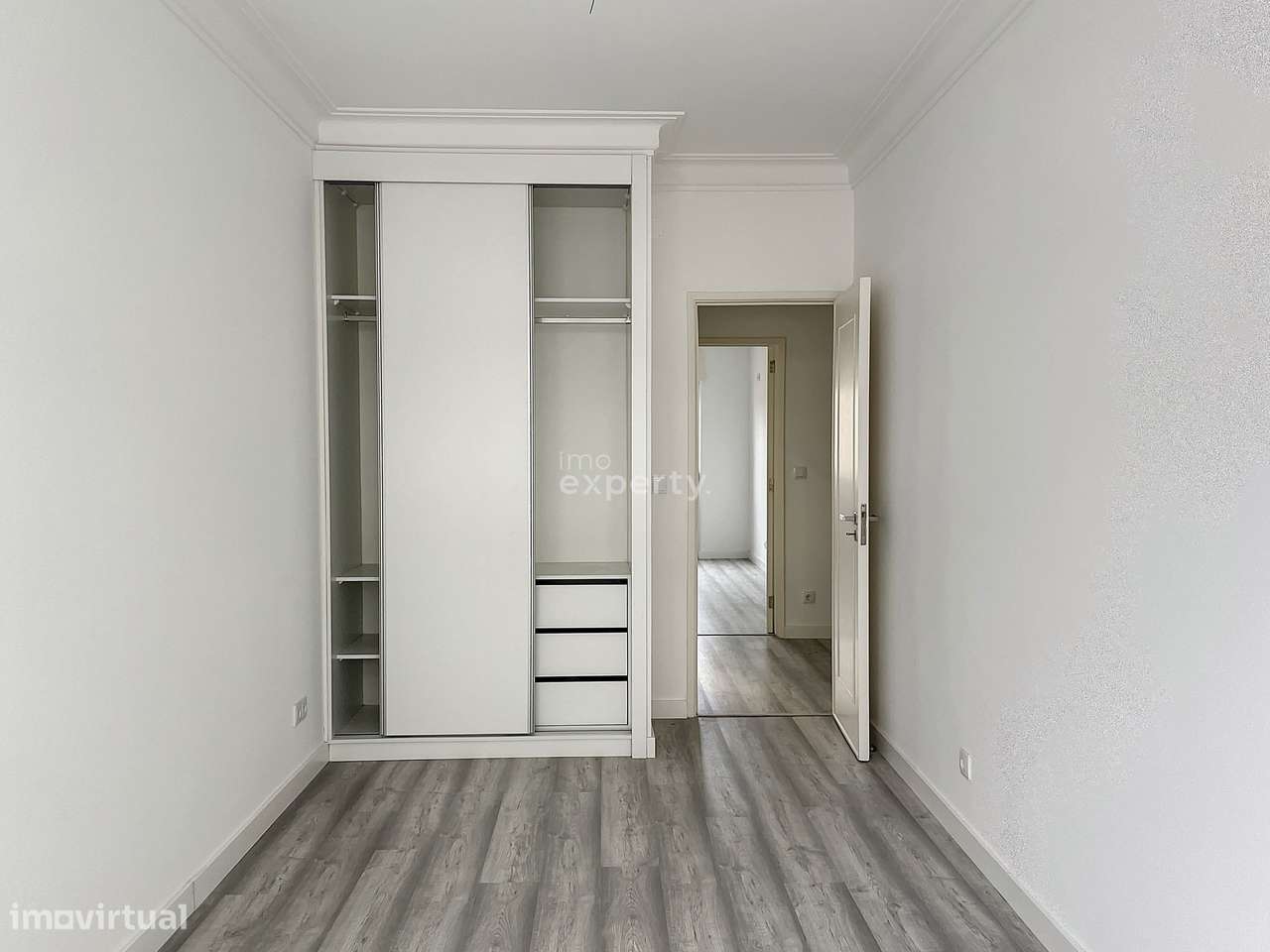 Apartamento T2 Remodelado na Ajuda, Lisboa-15