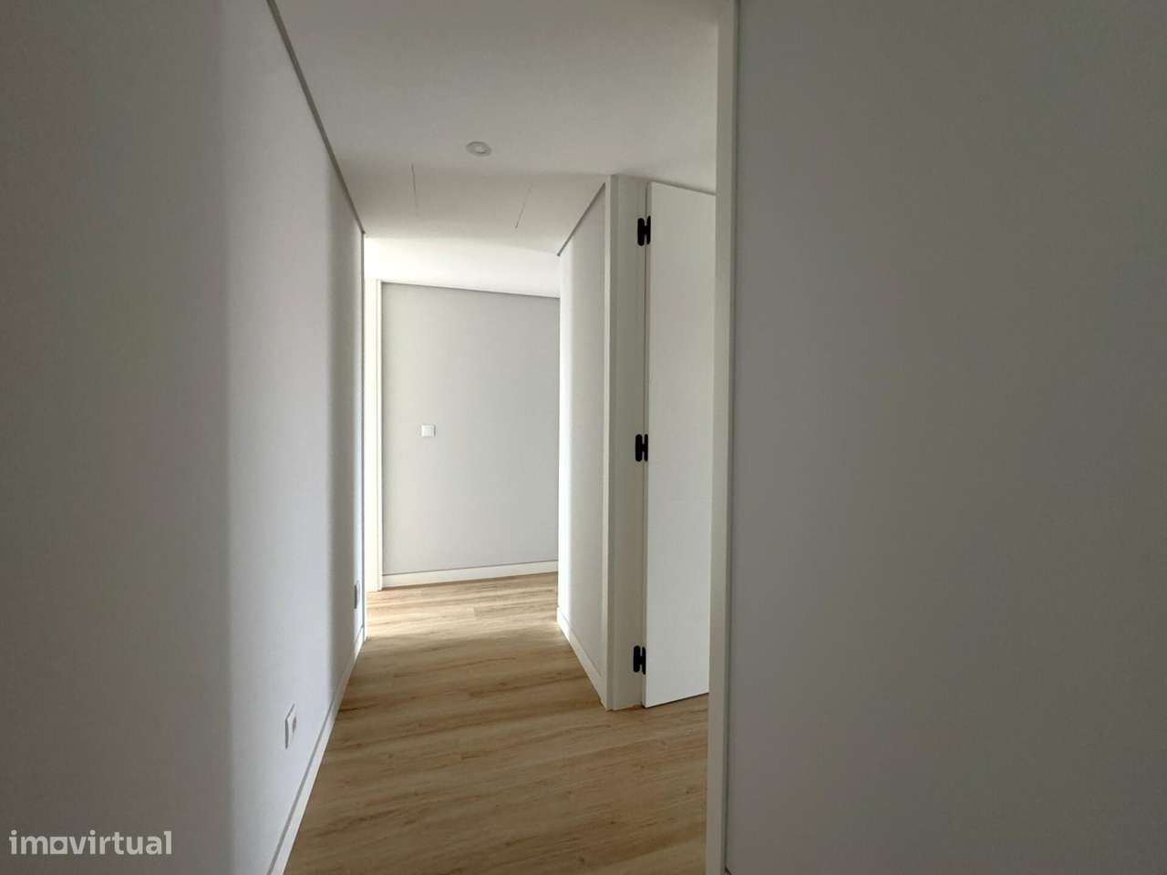 Apartamento T3 novo com Mezzanine e estacionamento no centro de Carcav-14