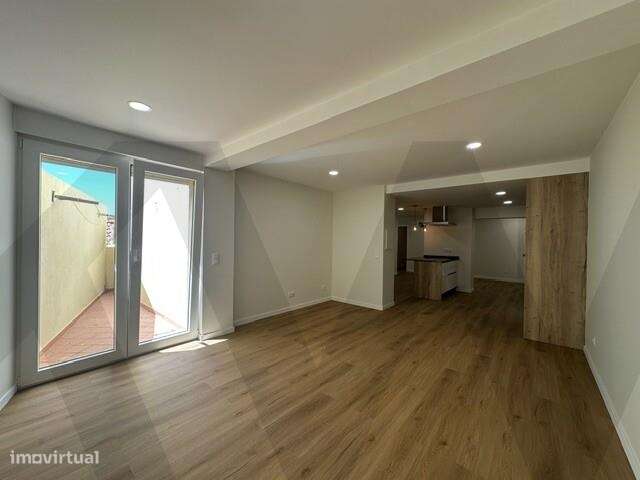 Apartamento T2 Completamente Remodelado - Centro Ericeira-7