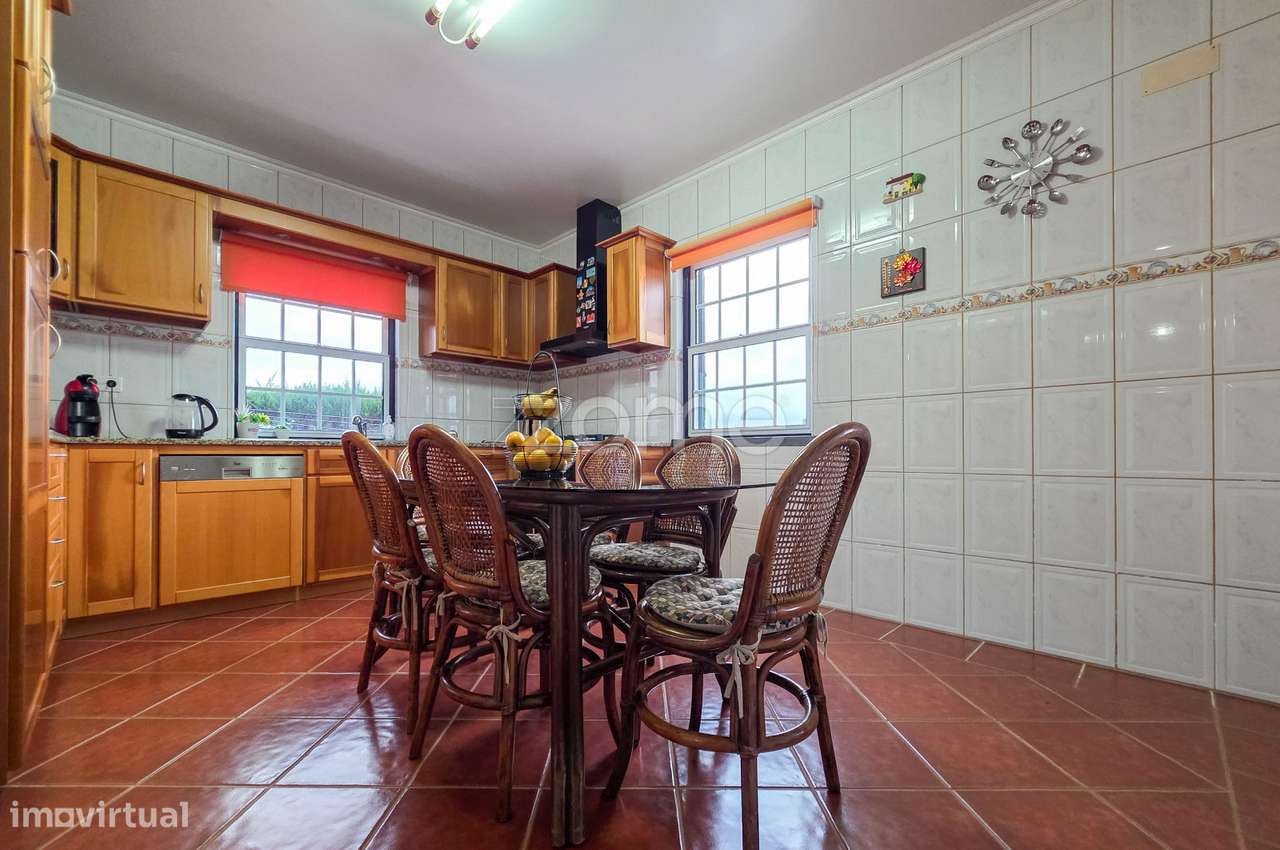 Moradia T4+1 na Ilha do Pico com Terraço Panorâmico e Vista Mar-11