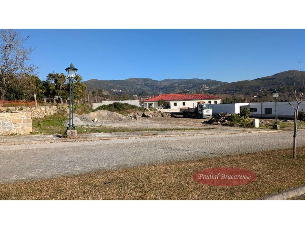 Lote para moradia individual no Pico, Vila Verde.-3