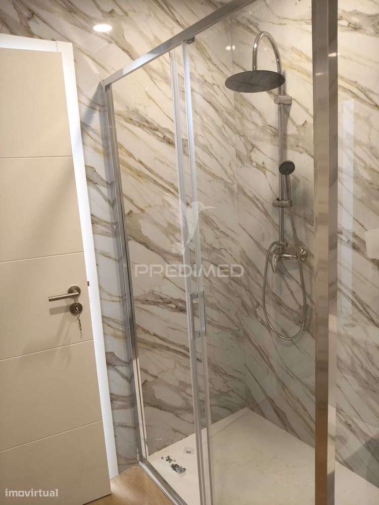 T2+1 Moderno, Mobilado e Equipado | Design Contemporâneo e Pronto a...-11