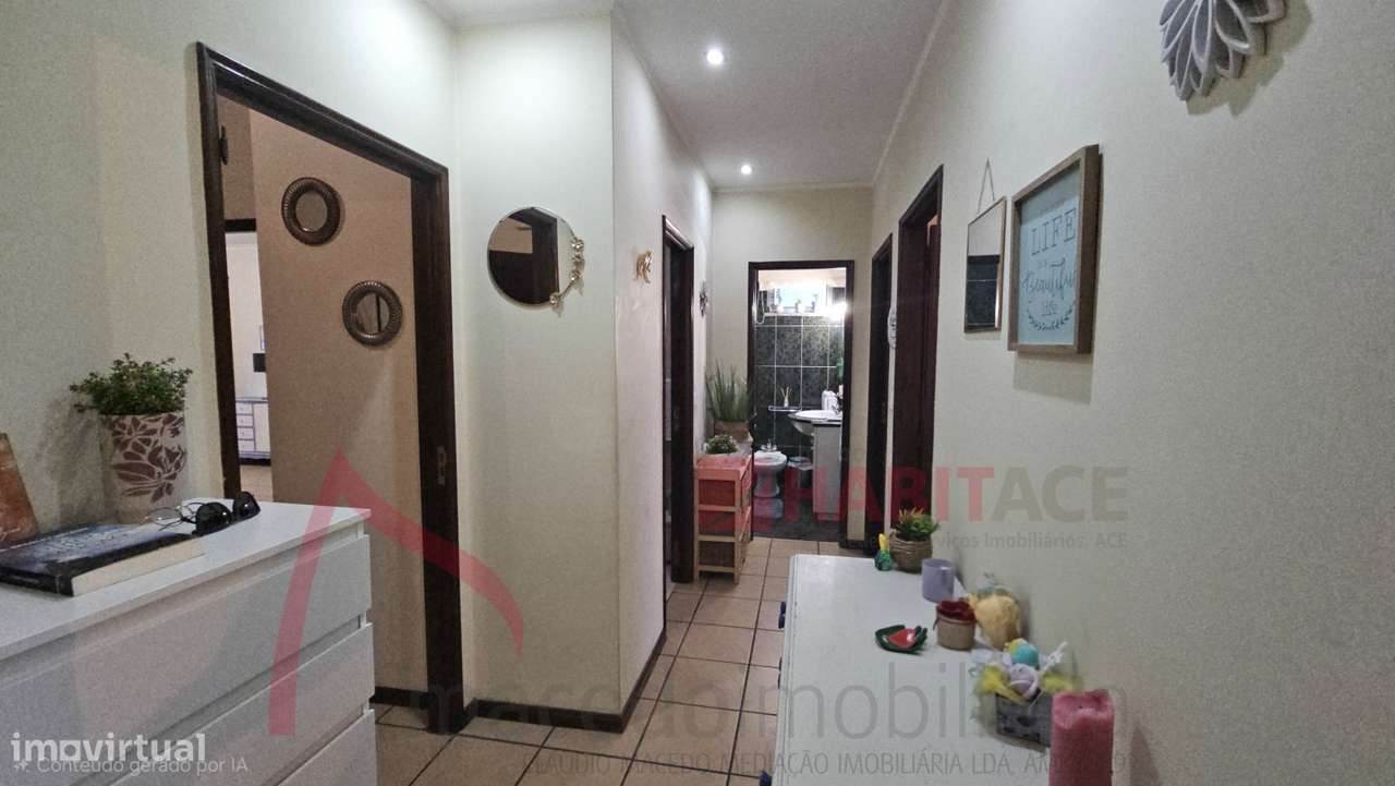 Apartamento T3 com 3 frentes, varandas e garagem fechada – Amares-13