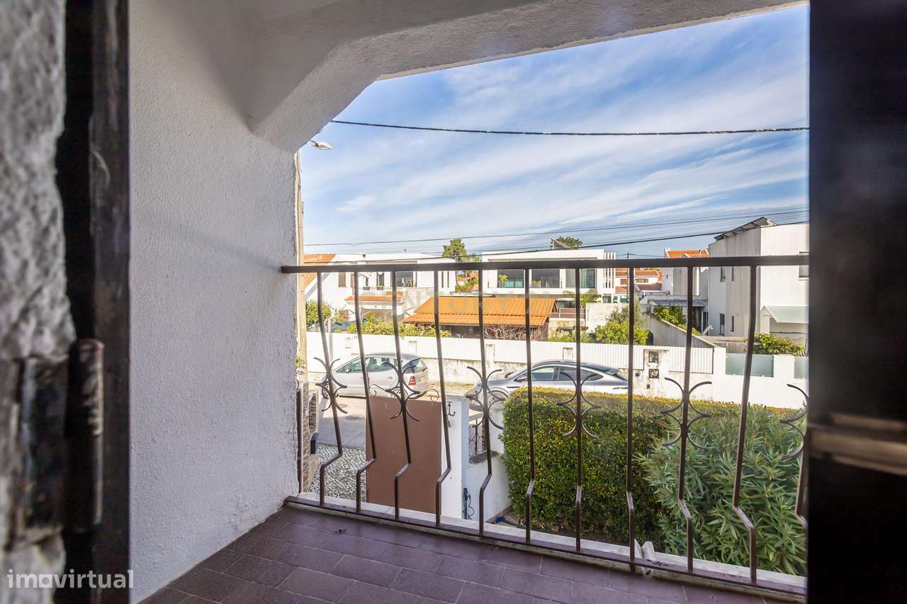 Moradia T5 na Aroeira, Charneca de Caparica, com processo de licenciam-12
