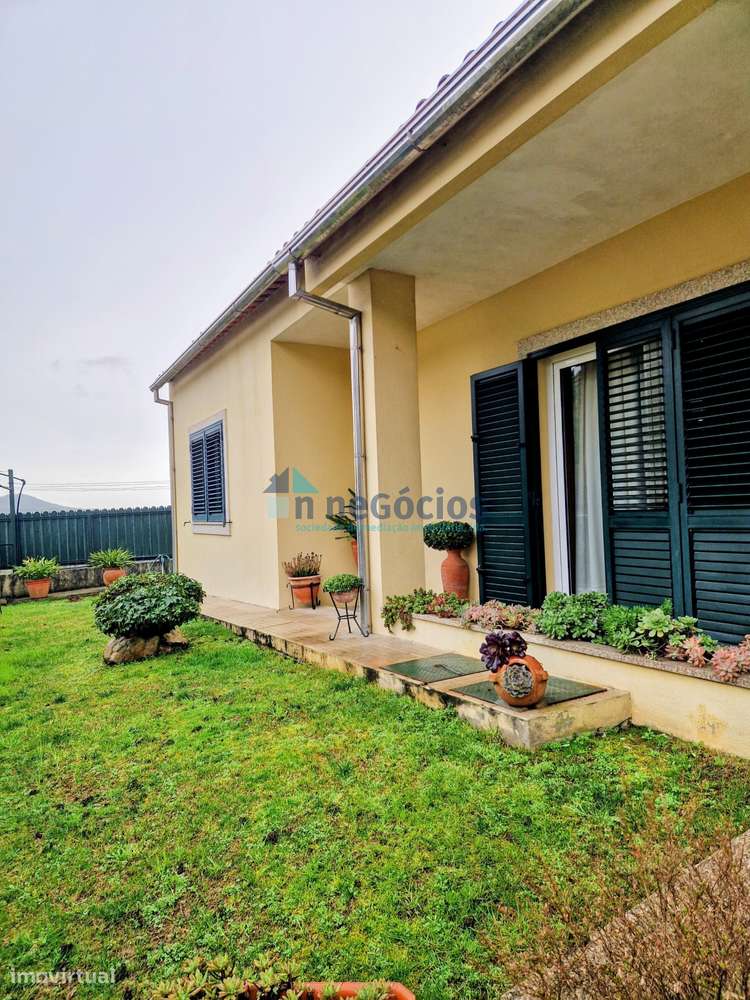 Moradia térrea - Bom estado de conservação-0