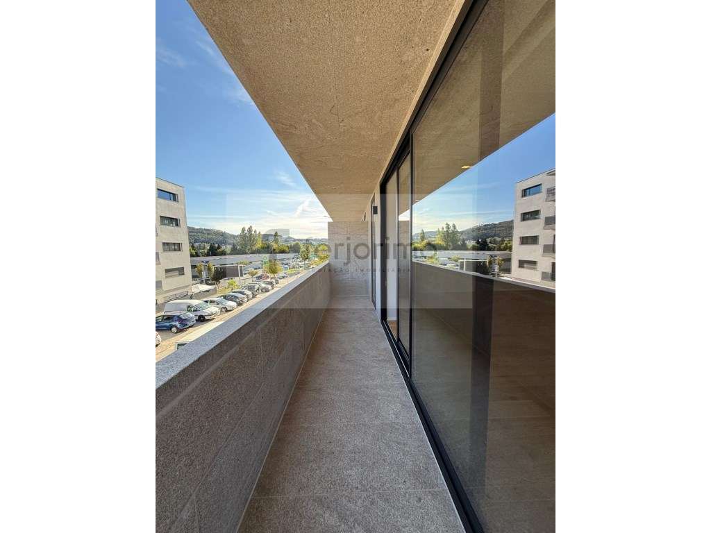 Fantástico apartamento T2 em Creixomil - Grande imagem: 2/18