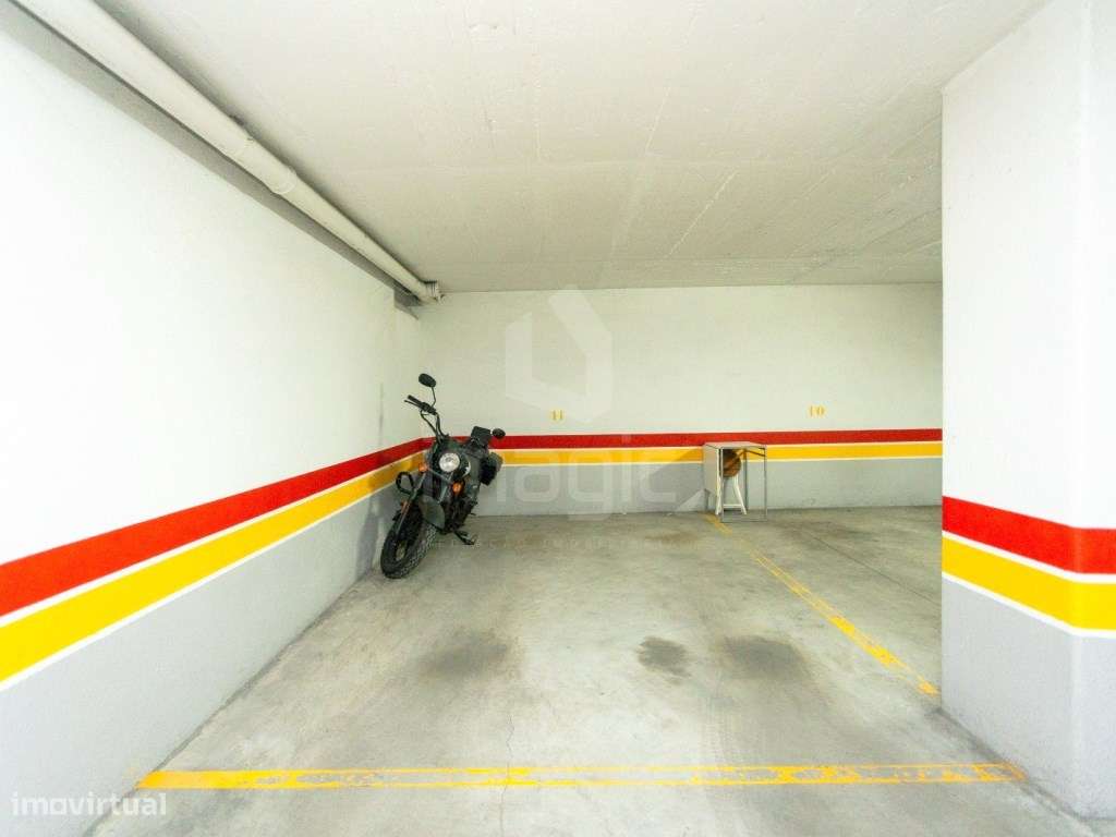 Apartamento T2 Usado com lugar de estacionamento em Vialonga-24