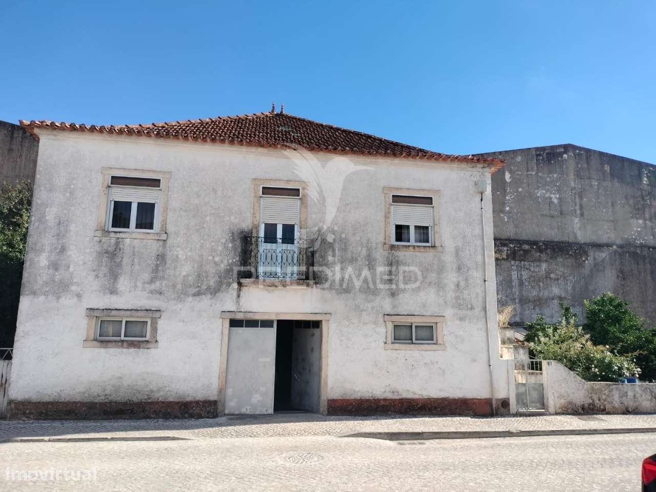 Moradia T3 com cave, quintal e excelente potencial em Minde - Grande imagem: 5/40