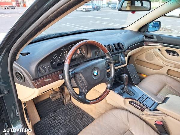 BMW Seria 5 525iA touring - 27