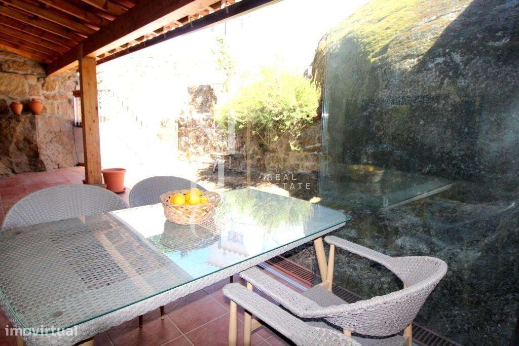 Moradia de charme Reabilitada com Garagem e Logradouro-29
