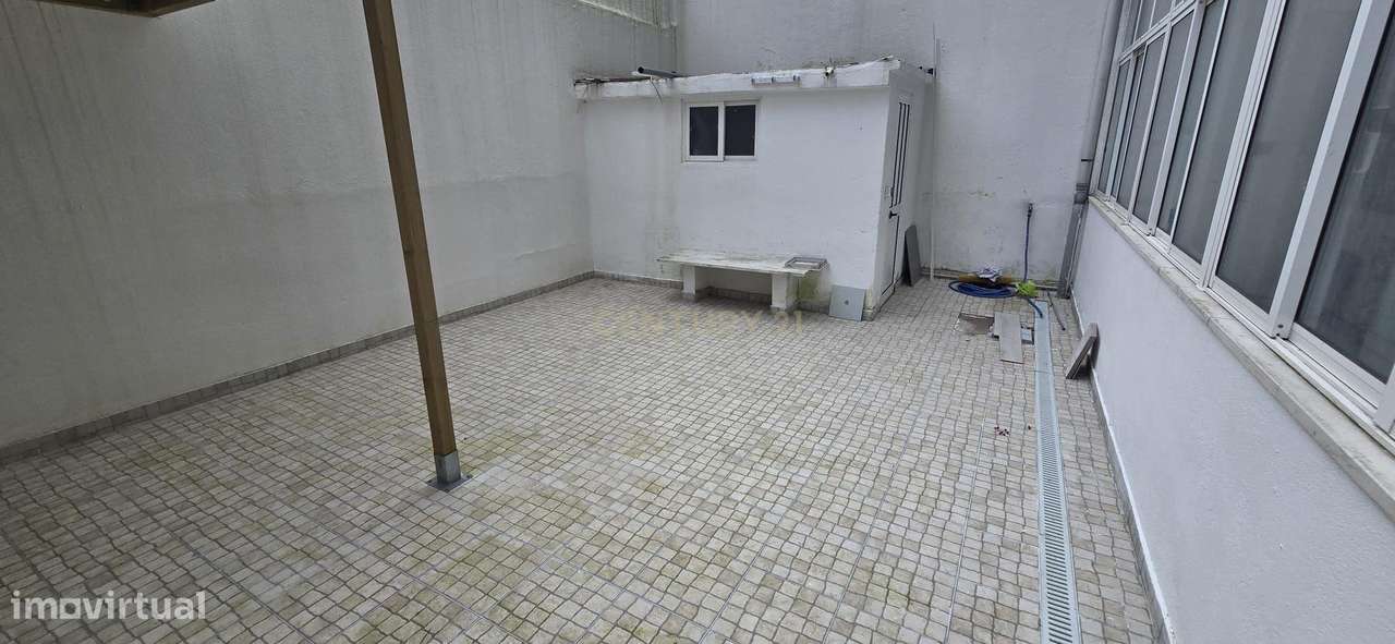T3 em Almada com logradouro/ Excelente Localização-13