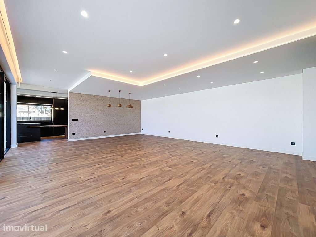 Moradia T5 na Aroeira - Charneca da Caparica.-3