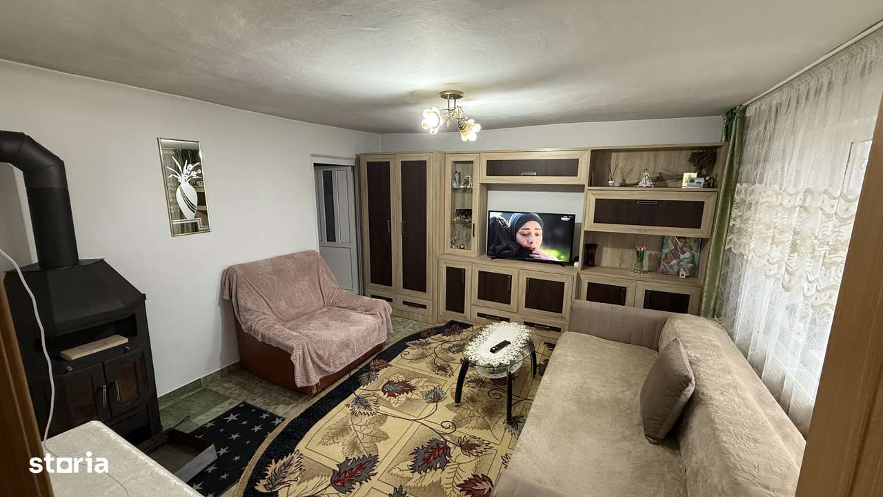 Casa in Margineni - Imagine principală: 4/12